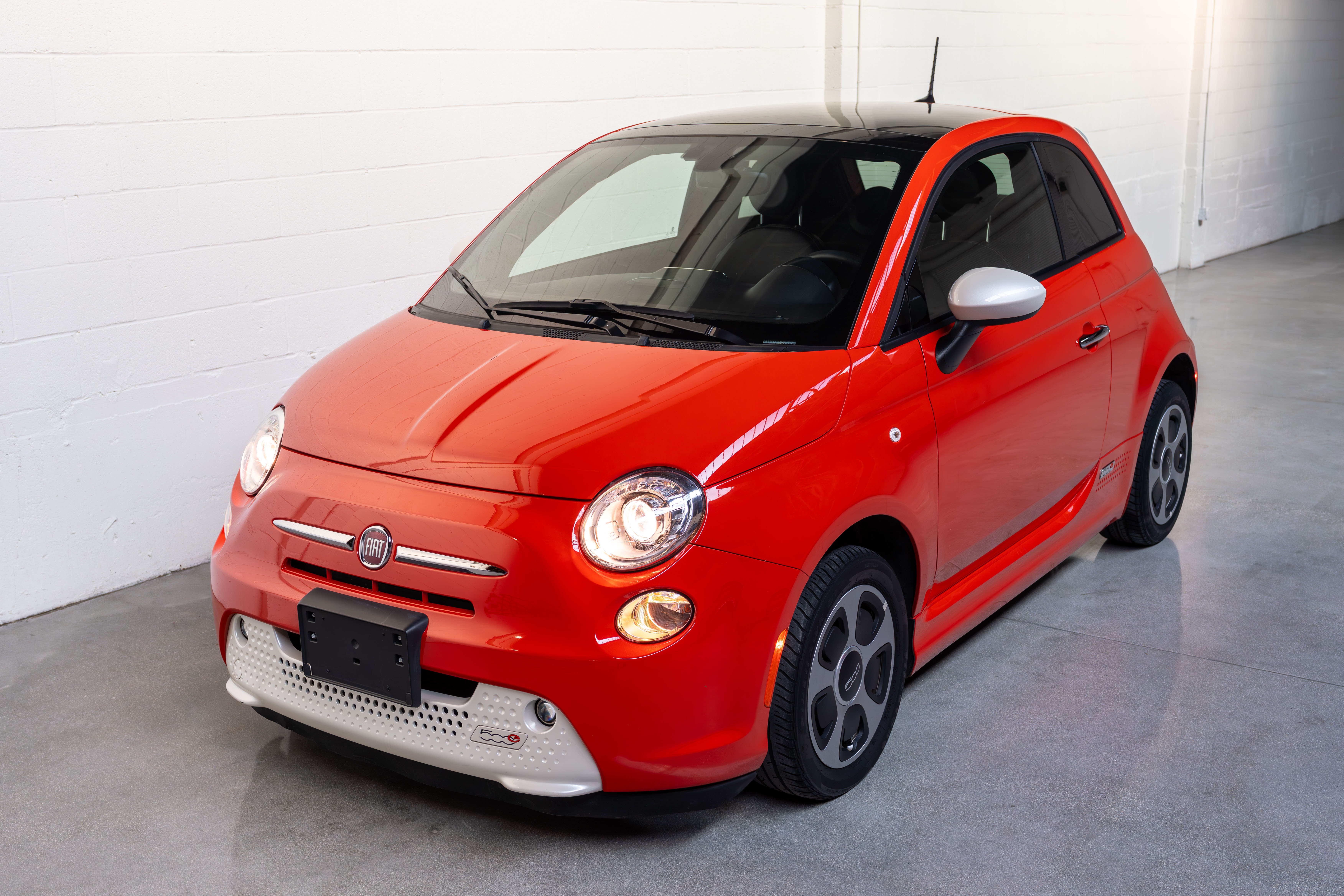 2019 FIAT 500e - Primary