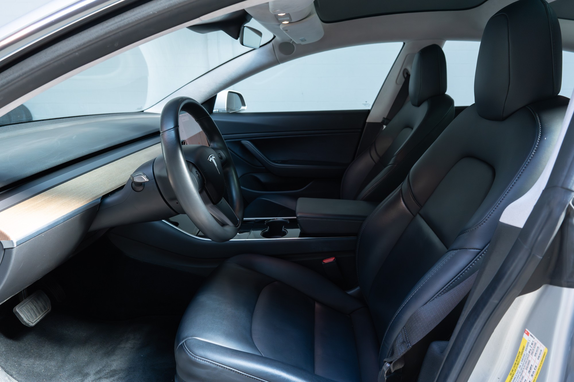 2017 Tesla Model 3 Long Range photo 3