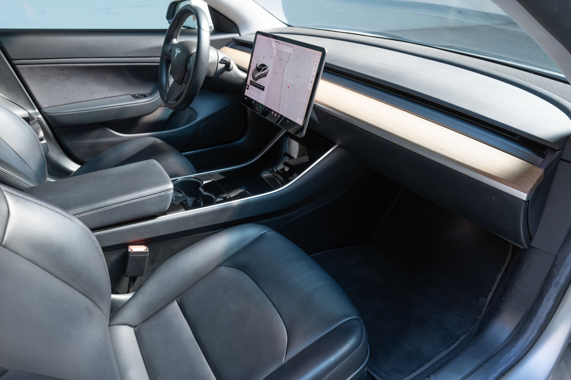 2017 Tesla Model 3 Long Range photo 4