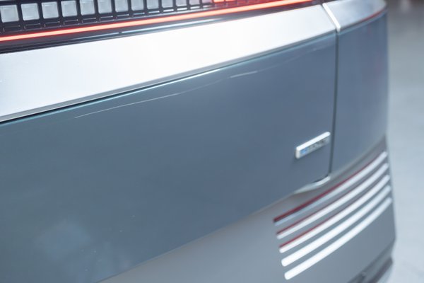Long scratch on liftgate
